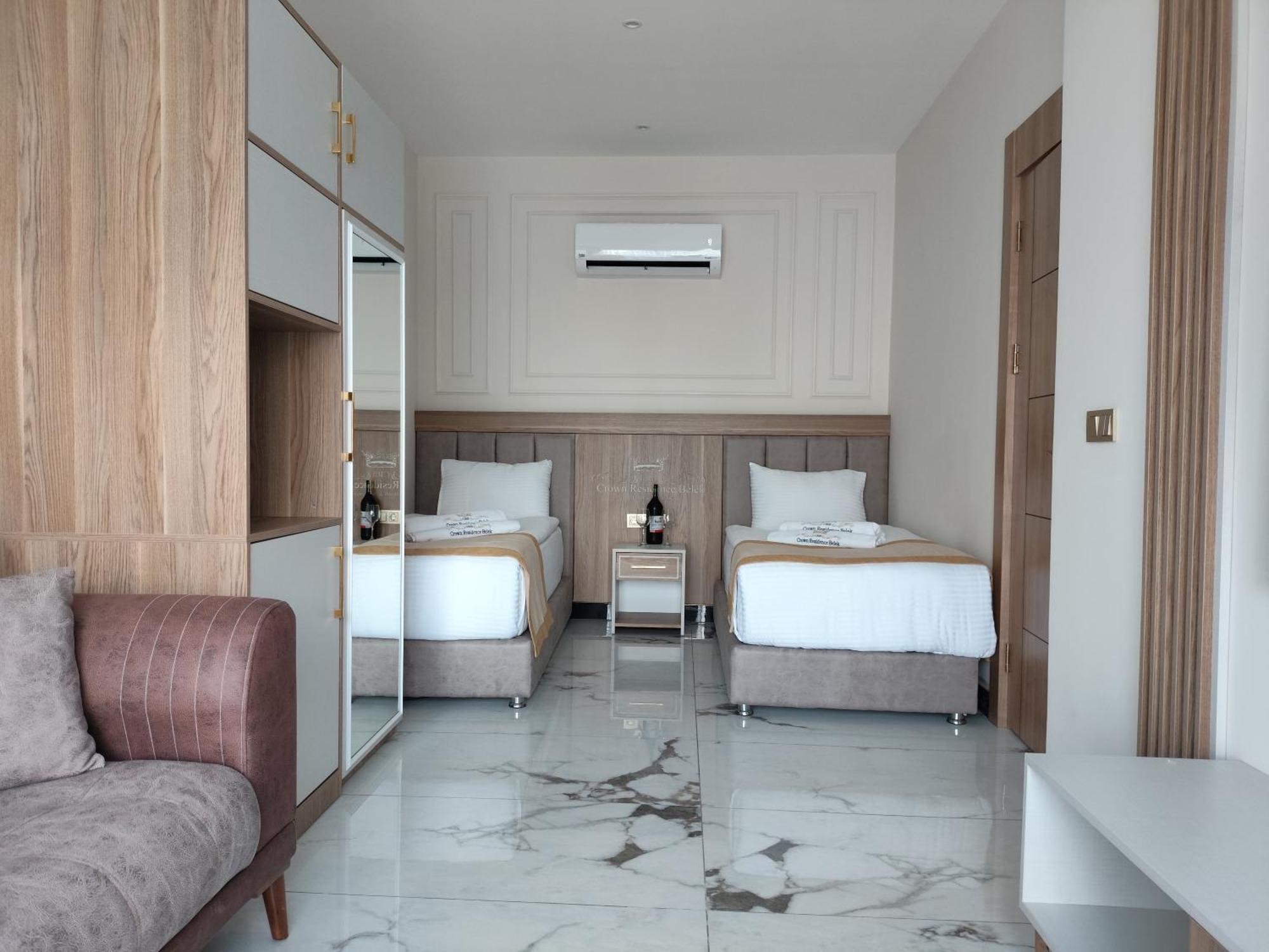 Crown Health & 5*